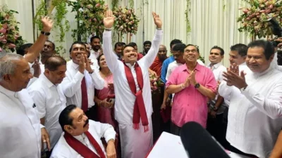 নামাল রাজপাক্ষে ও তার বাবা। ছবি: সংগৃহীত।