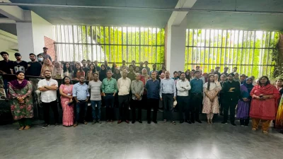 কর্মশালায় অংশ নেওয়া শিক্ষক-শিক্ষার্থীরা