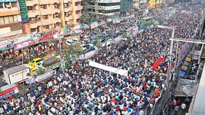 গত মঙ্গলবার নয়াপল্টনে দলীয় কার্যালয়ের সামনে জড়ো হন বিএনপির হাজারো নেতা-কর্মী। ছবি: সংগৃহীত