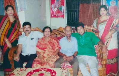 পরিবারের সঙ্গে পরিমল সাহা