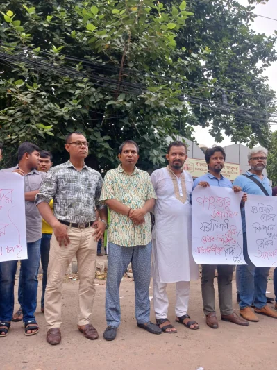 গণমাধ্যমের সংস্কার চান কবি লেখক সাংবাদিকরা। ছবি: ইত্তেফাক