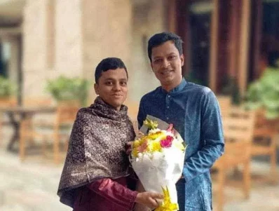 ছাত্রলীগ নেতা তানভীর হাসান সৈকতের সঙ্গে এস এম ফরহাদ। ছবি: সংগৃহীত