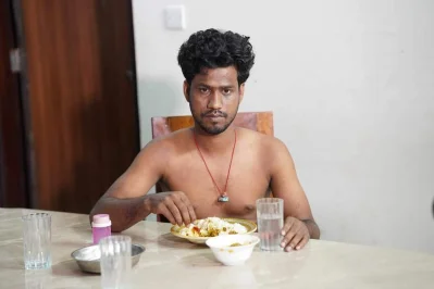 &lsquo;তোফাজ্জলের শেষ ভাত&rsquo; নাটকের দৃশ্য। ছবি: সংগৃহীত