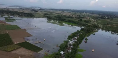 পানি উঠে গেছে ফসলের মাঠে। ছবি: ইত্তেফাক    
