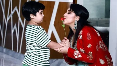ছেলে জয়ের সঙ্গেই কাটে অপুর সারাবেলা। ছবি: সংগৃহীত