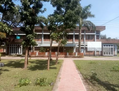 খালিয়াজুরী উপজেলা স্বাস্থ্য কমপ্লেক্স। ছবি: ইত্তেফাক