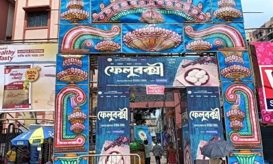পশ্চিমবঙ্গে পূজামণ্ডপের প্যান্ডেলে শোভা পাচ্ছে &lsquo;ফেলুবক্সী&rsquo;র পোস্টার। ছবি: সংগৃহীত