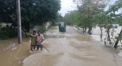 কলমাকান্দা উপজেলার চিনাহালা-বরুয়াকোনা সড়কের চিনাহালা এলাকা থেকে তোলা। ছবি: ইত্তেফাক