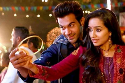 &lsquo;স্ত্রী ২&rsquo; ছবির দৃশ্যে রাজকুমার রাও ও শ্রদ্ধা কাপুর। ছবি: সংগৃহীত