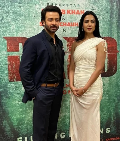 শাকিব খান ও সোনাল চৌহান। ছবি: সংগৃহীত