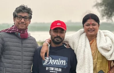 &lsquo;নয়া মানুষ&rsquo; সিনেমার শুটিংয়ে নির্মাতার সঙ্গে রওনক হাসান ও মৌসুমী হামিদ। ছবি: সংগৃহীত