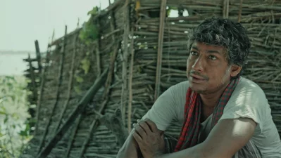 &lsquo;নয়া মানুষ&rsquo; সিনেমার দৃশ্যে রওনক হাসান। ছবি: সংগৃহীত