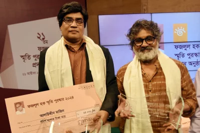 এ বছর পুরস্কার পেয়েছেন নির্মাতা গিয়াস উদ্দিন সেলিম ও চলচ্চিত্র সাংবাদিক আলাউদ্দীন মাজিদ। ছবি: ইত্তেফাক