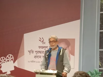 ফজলুল হকের কর্মজীবন নিয়ে বক্তব্য রাখেন বরেণ্য অভিনেতা ও নির্মাতা  আফজাল হোসেন। ছবি: ইত্তেফাক