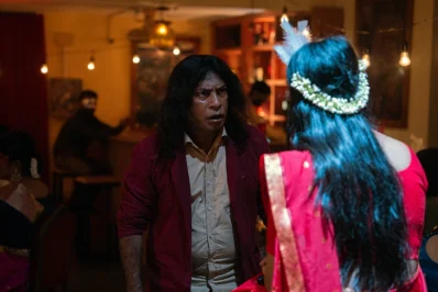 &lsquo;আধুনিক বাংলা হোটেল&rsquo;&ndash;এর দৃশ্য। ছবি: সংগৃহীত