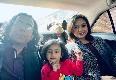 বাপ্পা মজুমদার ও তানিয়া হোসাইনের সঙ্গে বড় মেয়ে পিয়েতা। ছবি: সংগৃহীত