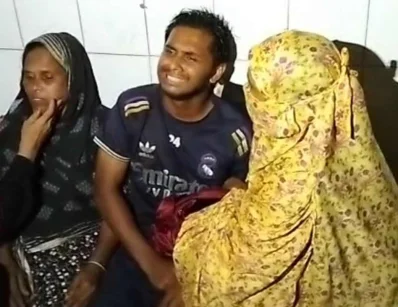 নিহত দুই ভাইয়ের স্বজনদের আহাজারি। ছবি: ইত্তেফাক 
