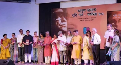 আবুল হায়াতের আত্মজীবনী &lsquo;রবি পথ&rsquo;র মোড়ক উন্মোচন অনুষ্ঠান। ছবি: সংগৃহীত