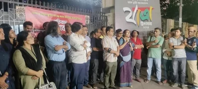 বক্তব্য রাখছেন ঢাকা বিশ্ববিদ্যালয়ের শিক্ষক ও নাট্যকার সামিনা লুৎফা। ছবি: সংগৃহীত