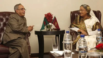 ২০১০ সালে ভারতের তখনকার অর্থমন্ত্রী প্রণব মুখার্জির সঙ্গে বৈঠকে বাংলাদেশের প্রধানমন্ত্রী শেখ হাসিনা
