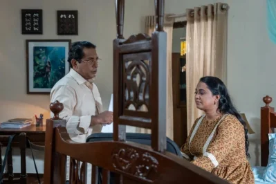 &lsquo;আধুনিক বাংলা হোটেল&rsquo; এর দৃশ্যে মোশাররফ করিম ও রোবেনা রেজা জুঁই। ছবি: সংগৃহীত