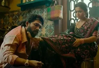 আল্লু ও রাশমিকার দৃশ্যটি ভাইরাল হয়েছে। ছবি: সংগৃহীত