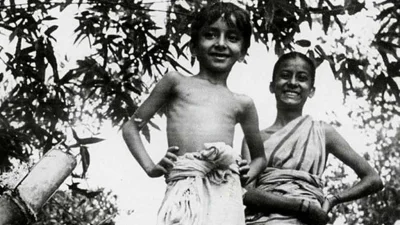 &lsquo;পথের পাঁচালী&rsquo;র দুর্গা ও অপু। ছবি: সংগৃহীত