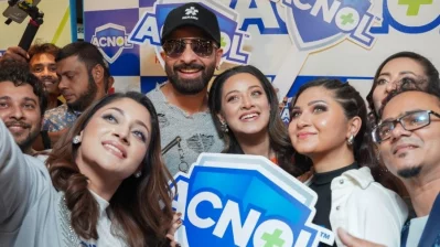 &lsquo;দরদ&rsquo; ছবির স্পেশাল স্ক্রিনিং শো-তে একঝাঁক তারকার সঙ্গে শাকিব খান। ছবি: সংগৃহীত
