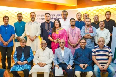 গীতিকবি সংঘ বাংলাদেশের ১৫ সদস্যবিশিষ্ট কার্যনির্বাহী কমিটির চূড়ান্ত ফলাফল ঘোষণা করেন প্রধান নির্বাচন কমিশনার নকীব খান। ছবি: সংগৃহীত