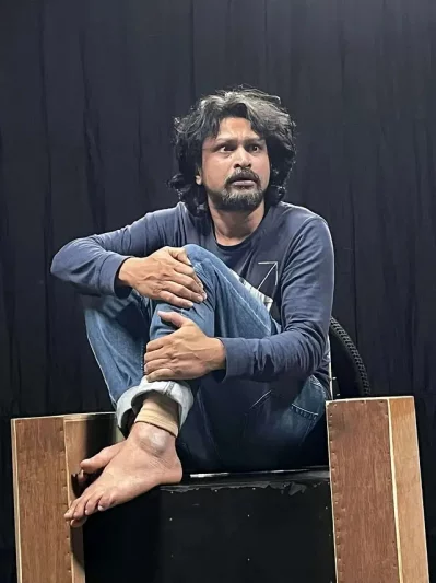 &lsquo;মহাশূন্যে সাইকেল&rsquo; নাটকের মহড়ার দৃশ্য। ছবি: সংগৃহীত