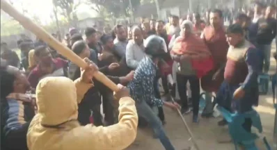 হরিণাকুন্ডুতে বিএনপির দুই পক্ষের সংঘর্ষ।