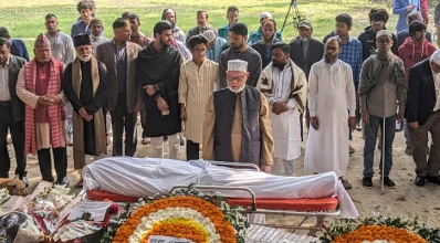 বাংলা একাডেমির নজরুল মঞ্চ প্রাঙ্গণে কবি হেলাল হাফিজের ১ম জানাজা অনুষ্ঠিত হয়। ছবি: সংগৃহীত