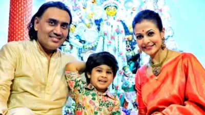 স্বামী ও পুত্রের সঙ্গে কোয়েল মল্লিক। ছবি: সংগৃহীত