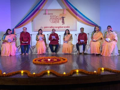 &lsquo;অনুভবে হৈমন্তিক আলো&rsquo; অনুষ্ঠানে প্রকাশ এর আবৃত্তিশিল্পীদের পরিবেশনা। ছবি: সংগৃহীত