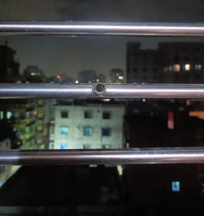 জানালার গ্রিল ছিদ্র হয়ে সুমাইয়ার মাথায় গুলি লাগে। ছবি: সংগৃহীত