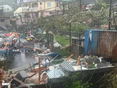 ভারত মহাসাগরে অবস্থিত ফ্রান্সের মায়োত অঞ্চলে ঘূর্ণিঝড় চিডোর তাণ্ডব। ছবি: সংগৃহীত