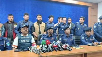  কেরানীগঞ্জ মডেল থানায় আয়োজিত ব্রিফিং। ছবি: ইত্তেফাক।