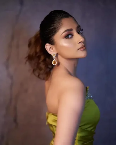পূজা চেরি। ছবি: সংগৃহীত