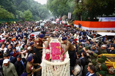 রাষ্ট্রীয় মর্যাদায় ভারতের সাবেক প্রধানমন্ত্রী মনমোহন সিংয়ের শেষকৃত্য সম্পন্ন হয়েছে। ছবি: সংগৃহীত