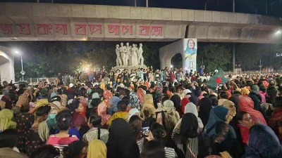 &lsquo;তুমি কে আমি কে, রাজাকার রাজাকার&rsquo; স্লোগানে প্রকম্পিত ঢাবি