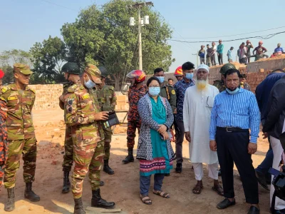রোববার ৯টি ভাটায় অভিযান চালিয়েছেন ভ্রাম্যমাণ আদালত। ছবি: ইত্তেফাক 