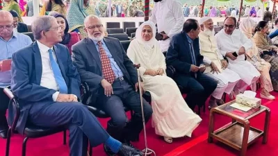 ২১ নভেম্বর সশস্ত্র বাহিনী দিবসে সেনাকুঞ্জে আয়োজিত অনুষ্ঠানে যোগ দেন জামায়াতের আমির ডা. শফিকুর রহমান।সেখানে তিনি বিএনপির চেয়ারপারসন বেগম খালেদা জিয়ার সাথে কুশল বিনিময় করেন।