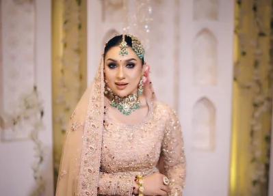 নববধূর সাজে অপু বিশ্বাস। ছবি: সংগৃহীত 