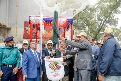 খুলনা সরকারি সুন্দরবন আদর্শ কলেজের ৫৬ বছরপূর্তি উদ্&zwnj;যাপন অনুষ্ঠানে উপস্থিত ছিলেন উপদেষ্টা ব্রিগেডিয়ার জেনারেল (অব.) ড. এম সাখাওয়াত হোসেন। ছবি: ইত্তেফাক