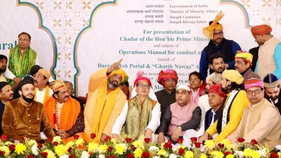 আজমির শরীফে কেন্দ্রীয় সংখ্যালঘু ও সংসদ বিষয়ক মন্ত্রী কিরেন রিজিজু। ছবি: সংগৃহীত