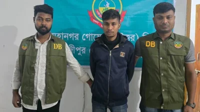 গ্রেপ্তার কনস্টেবল আকরাম হোসেন।