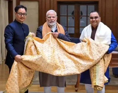 আজমির শরীফ দরগায় চাদর পাঠিয়েছেন নরেন্দ্র মোদি। ছবি: সংগৃহীত