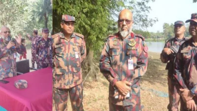 কোদলা নদীর পাড়ে বিজিবির সংবাদ সম্মেলন। ছবি: সংগৃহীত