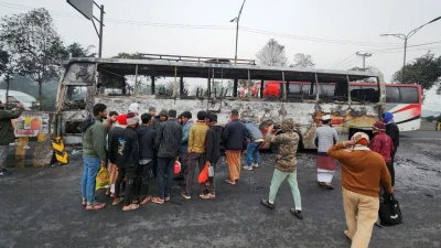 সাভারে বাস ও অ্যাম্বুলেন্সের সংঘর্ষে গ্যাস সিলিন্ডার বিস্ফোরণে চারজন নিহত হয়েছেন। ছবি: সংগৃহীত