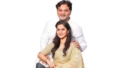 রাফিয়াত রশিদ মিথিলা ও সৃজিত মুখোপাধ্যায়। ছবি: সংগৃহীত